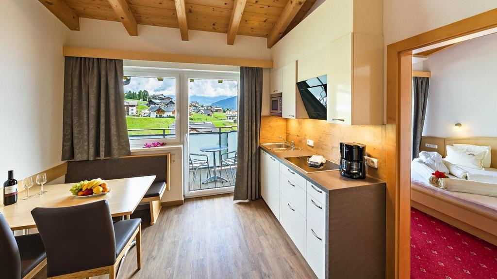 Apart-Hotel Bergkoenig Fiss Exteriör bild