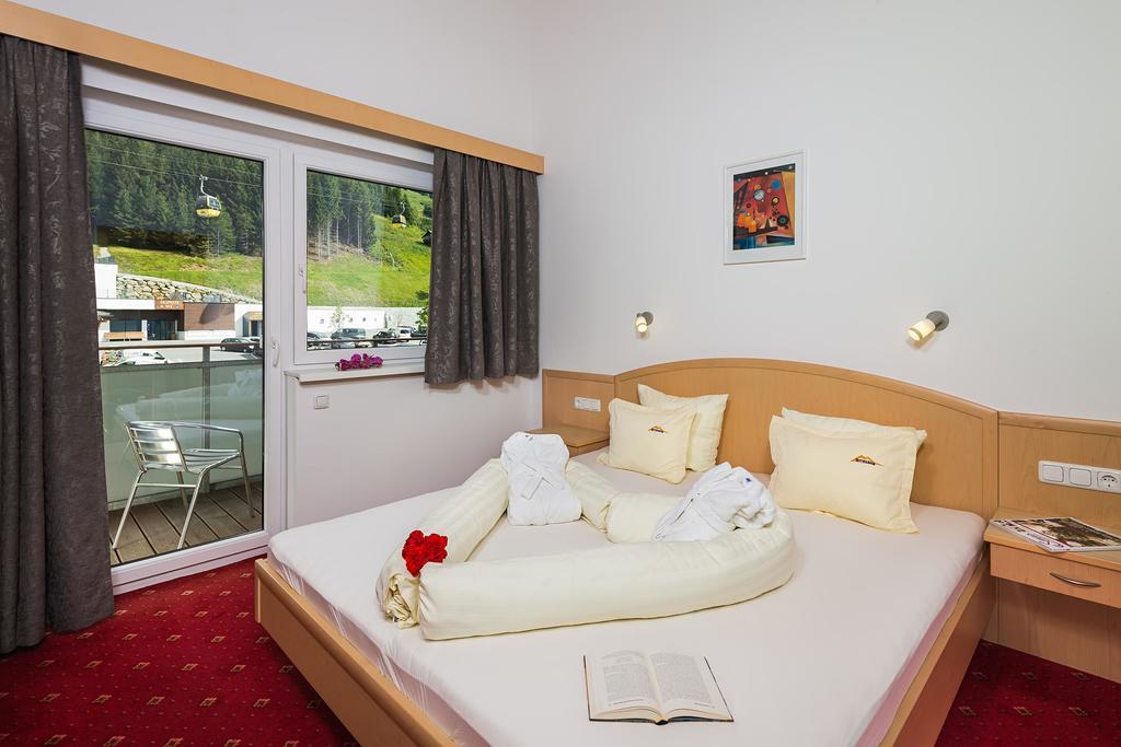 Apart-Hotel Bergkoenig Fiss Exteriör bild