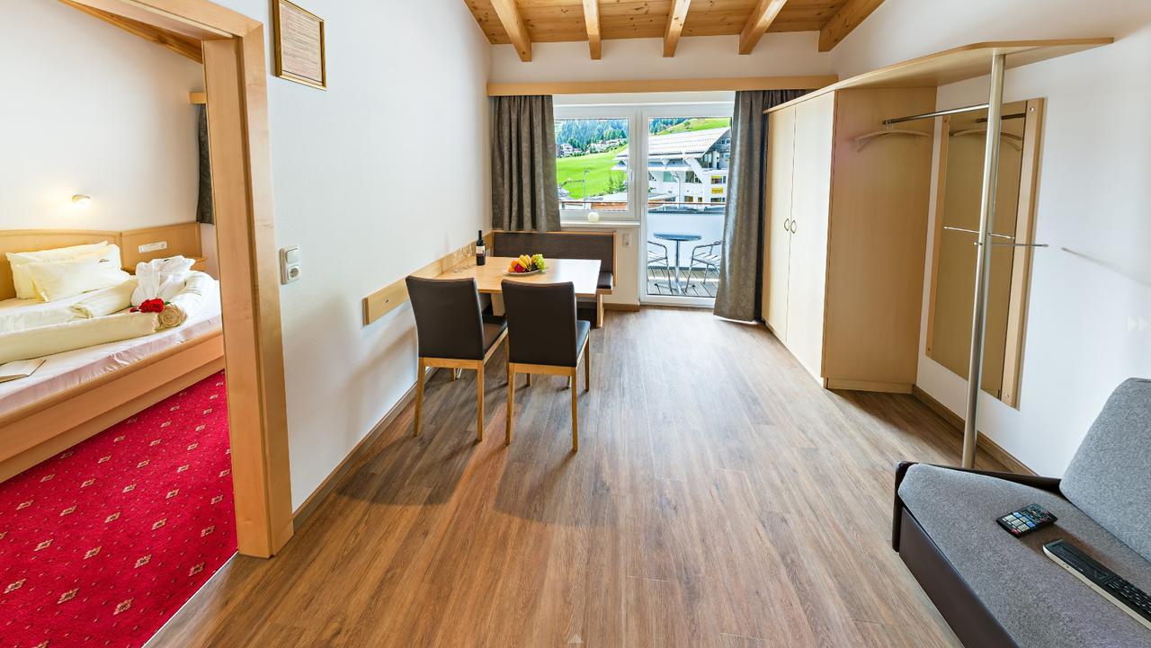Apart-Hotel Bergkoenig Fiss Exteriör bild